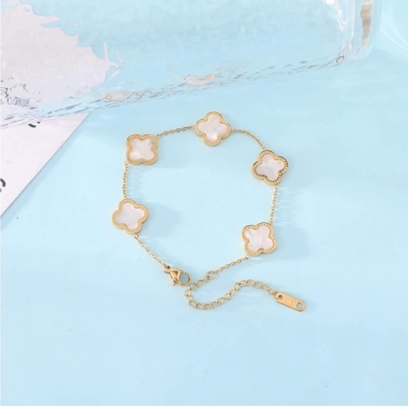 GOLD 18k Gold Plated Titanium Clover Charm Bracelet - Picture 2 of 3